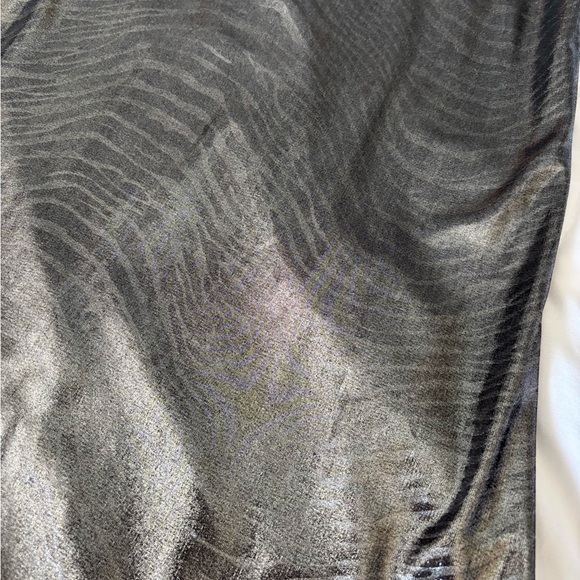 Bisou Bisou Metallic Shiny Silver Sleeveless Zebra like print Top size Small - Picture 5 of 11